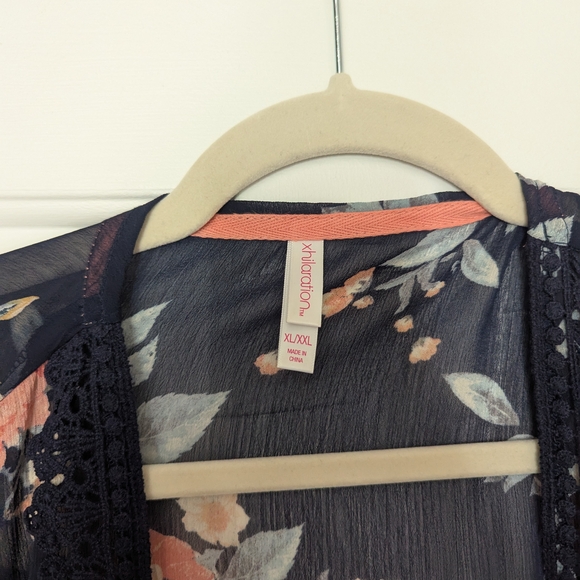 Xhilaration Black Floral Cape - Picture 2 of 3